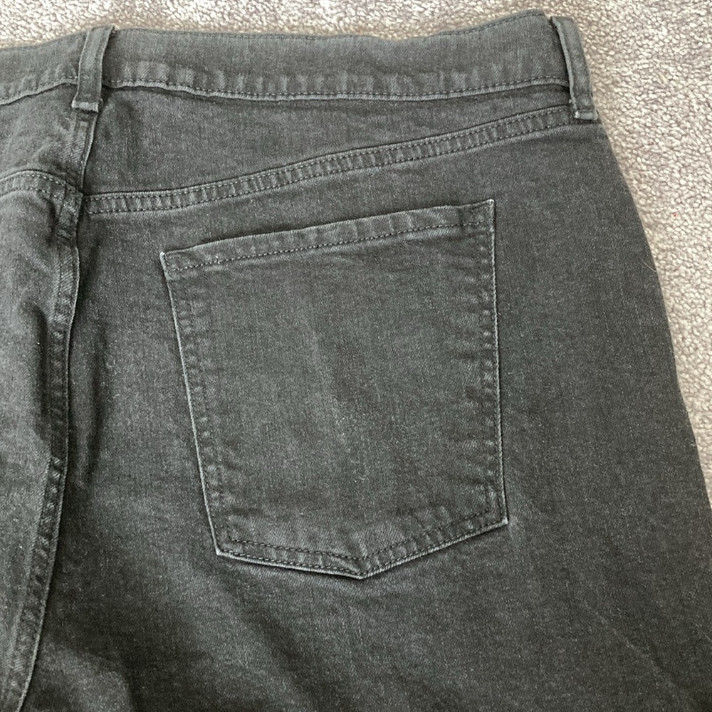 Mid-Rise Black-Wash Ripped Boyfriend Jean Shorts, Size 18 - Picture 3 of 7